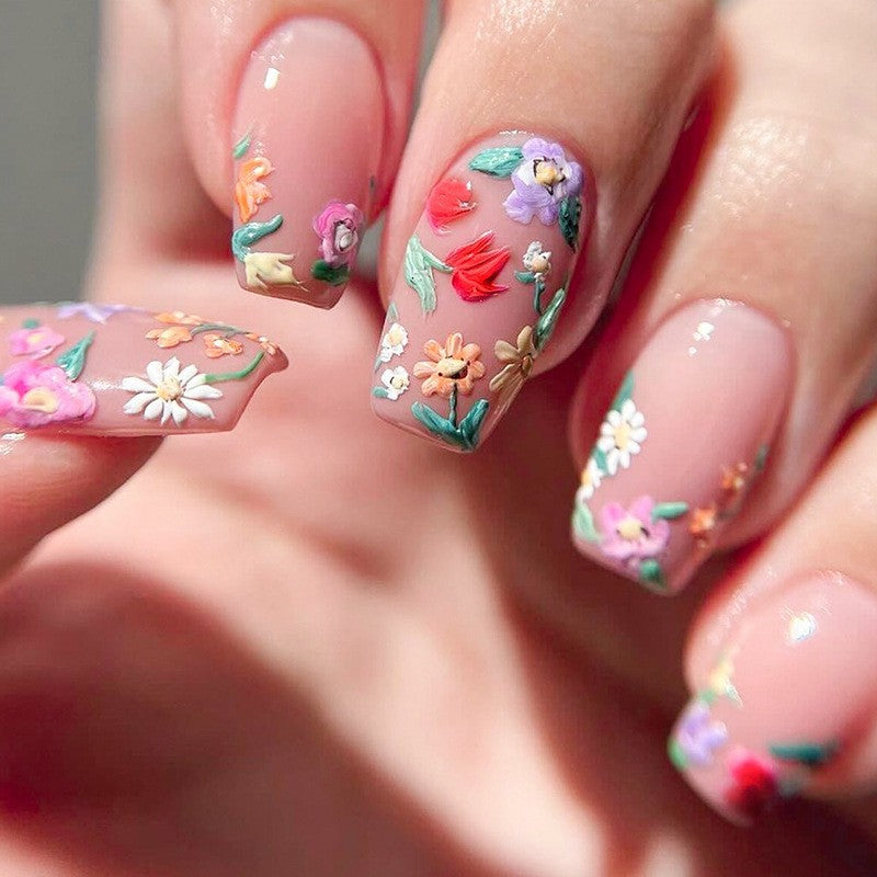 Kunstnagelset mit bunten Blüten und kreativem French-Design Brehn