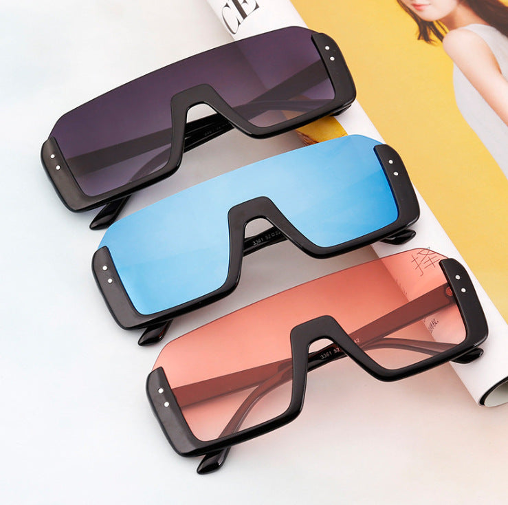 Damen Sportliche Shield-Sonnenbrille mit modernem Design Brehn