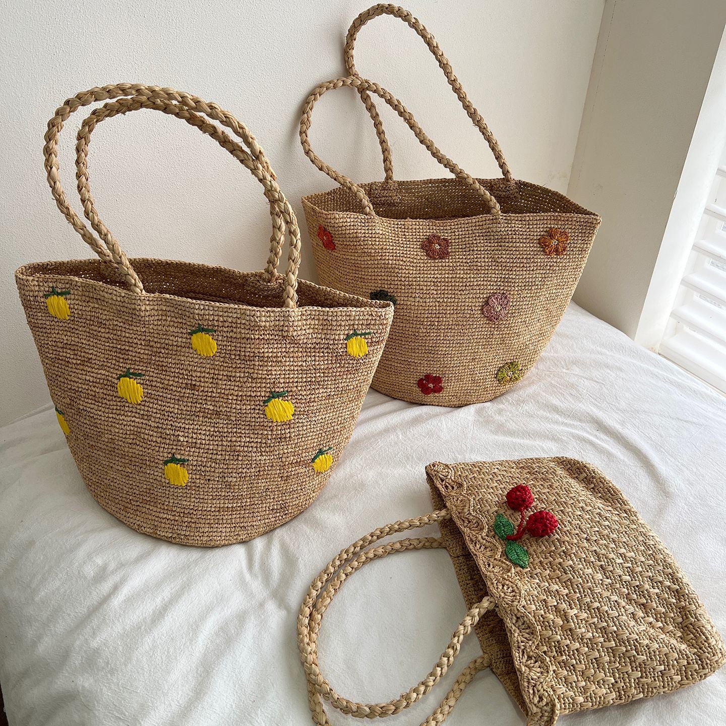 Handgefertigte Strohtasche mit Buntem Zitronendesign Brehn