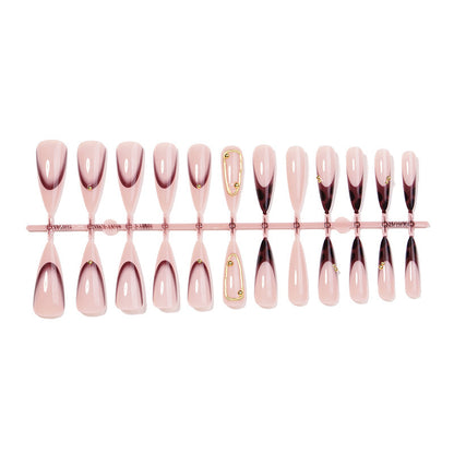 Kunstnagelset mit elegantem Ombre-Design und goldenen Akzenten Brehn