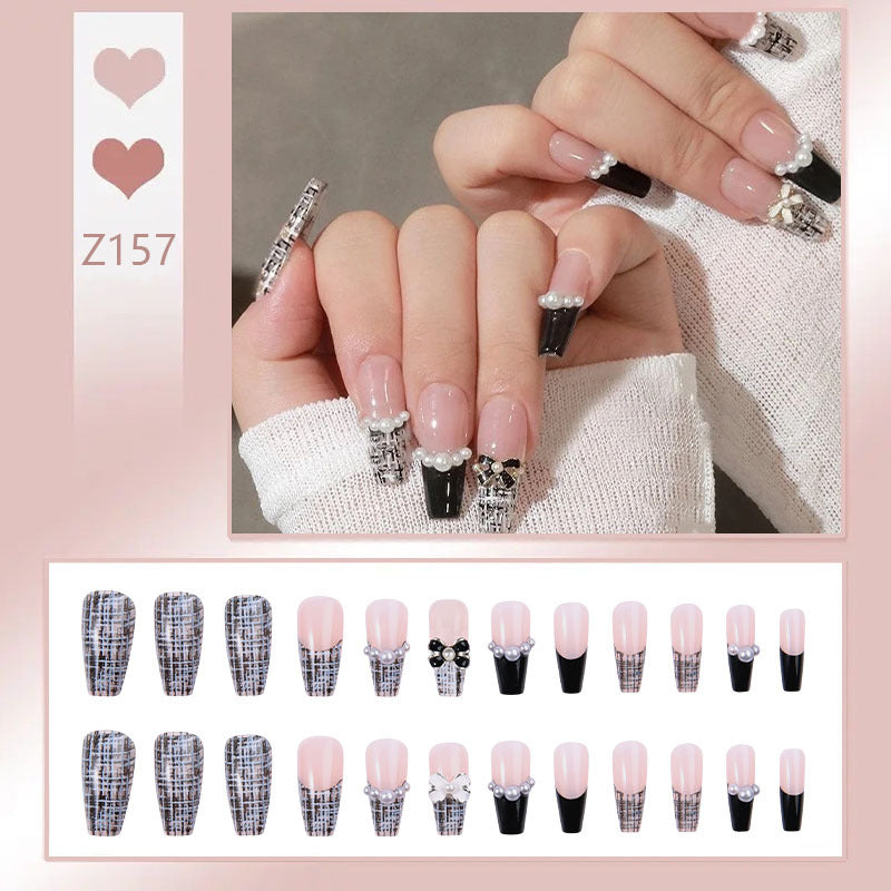 Kunstnagelset mit elegantem Perlen- und Blumenmotiv Brehn