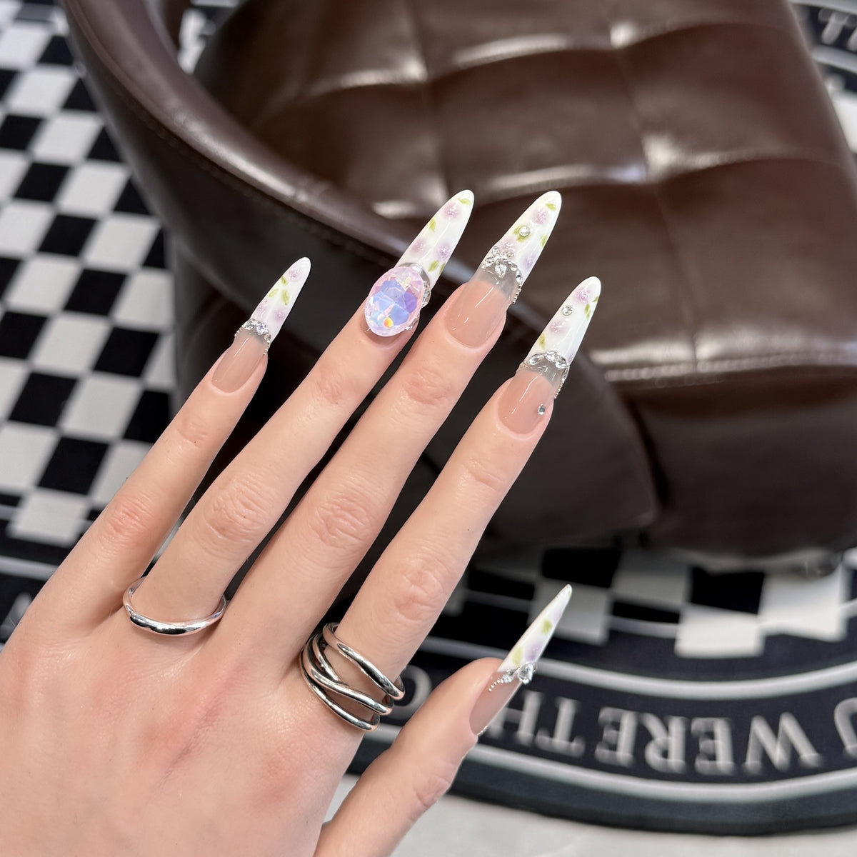 Dekorativer Floral Stiletto Press-On Nail Set Brehn