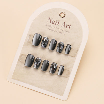 Stylisches Nagelkunst Press-On Set Brehn