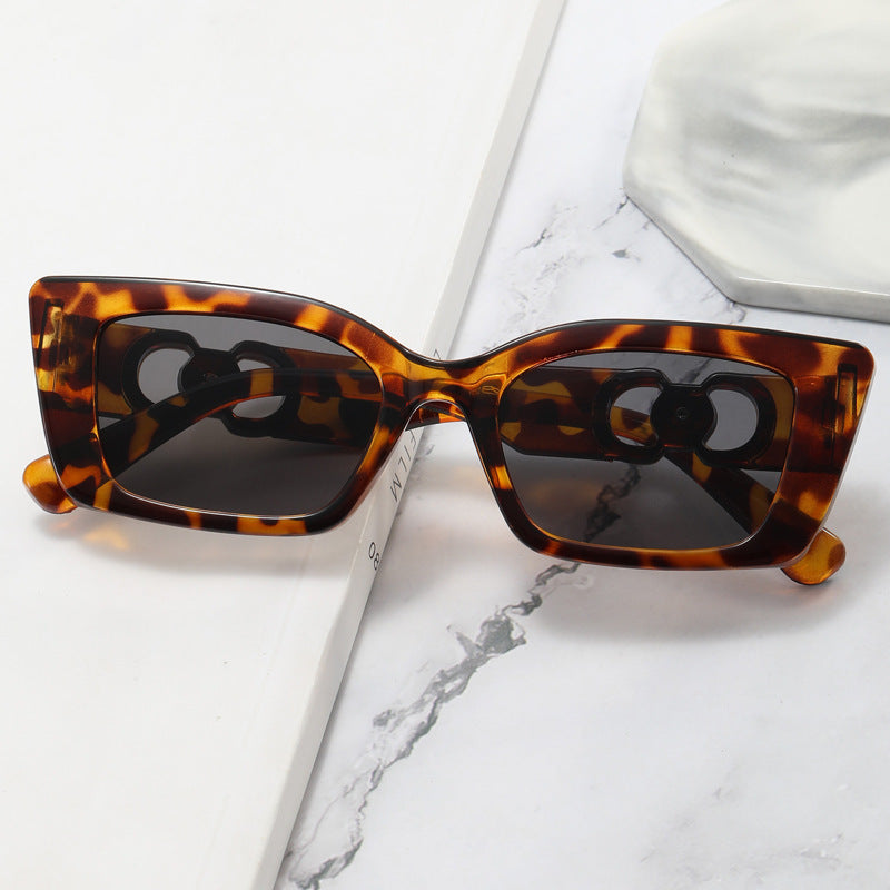 Damen Rechteckige Designer-Sonnenbrille mit luxuriösen Akzenten Brehn