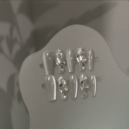Dekoratives Press-On Nageldesign-Set mit glitzernden Akzenten