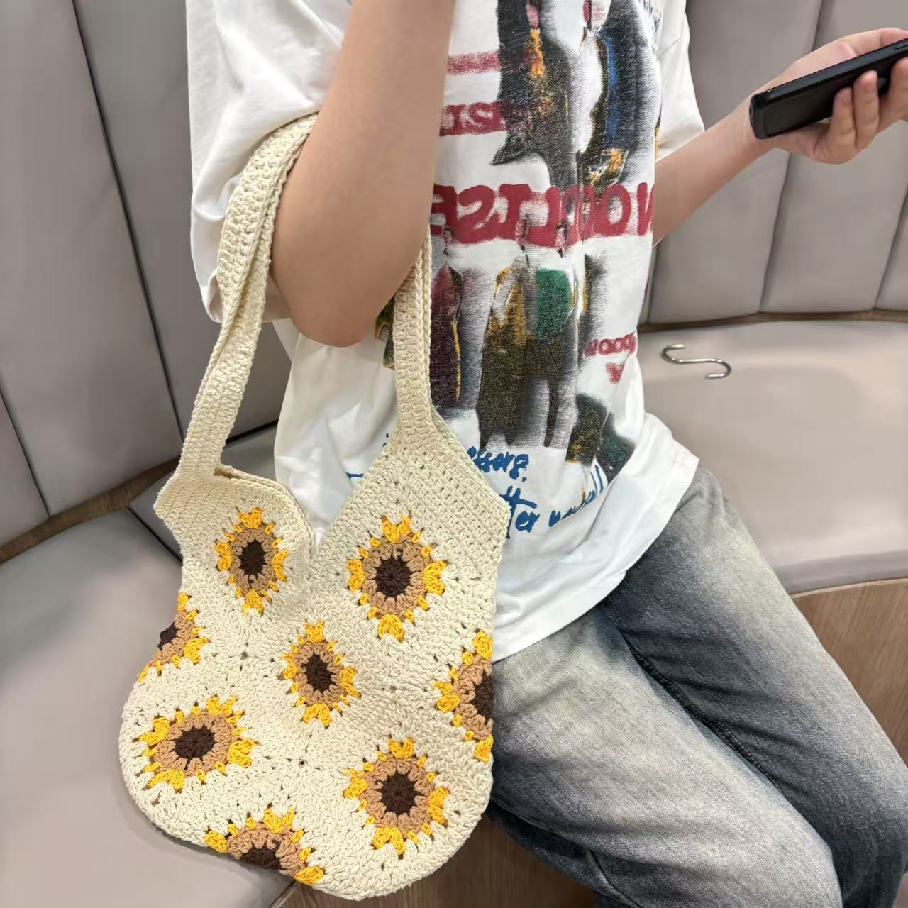 Handgefertigte Makramee Tasche mit Sonnenblumenmotiv Brehn