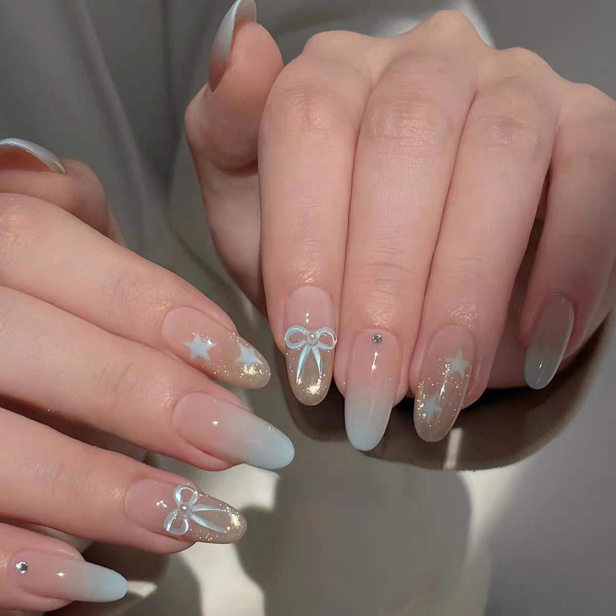 Kunstnägel mit Elegantem Ombre-Effekt und Dekorativen Akzenten Brehn