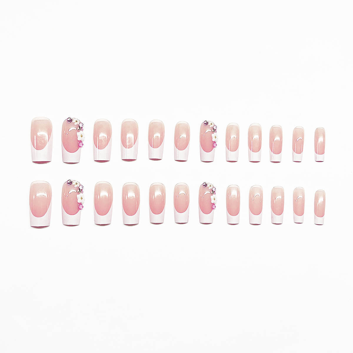 Kunstnagelset mit eleganten Blumendekoren und transparentem Finish Brehn