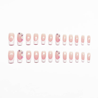 Kunstnagelset mit eleganten Blumendekoren und transparentem Finish Brehn