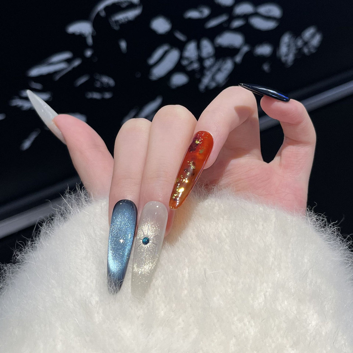 Extravagantes Press-On-Nagelkunst-Set mit kosmischem Thema Brehn