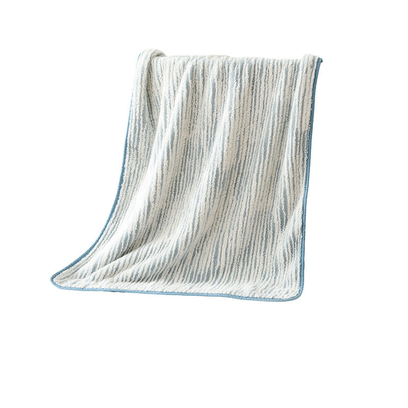 Kuscheldecke mit modernem Streifenmuster Brehn