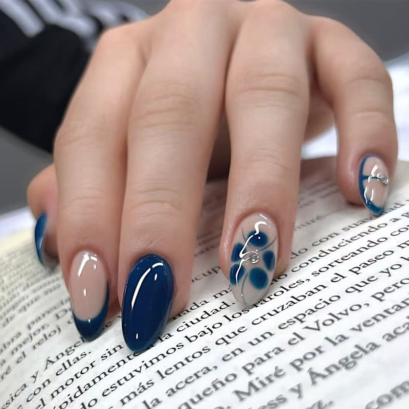 Kunstnagelset mit eleganten akzentuierten Designs Brehn