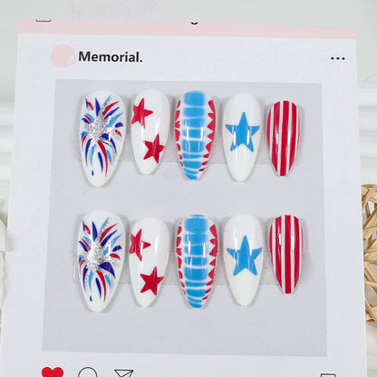 Kunstnagelset mit kreativen Sternenmuster und glamourösem Design Brehn