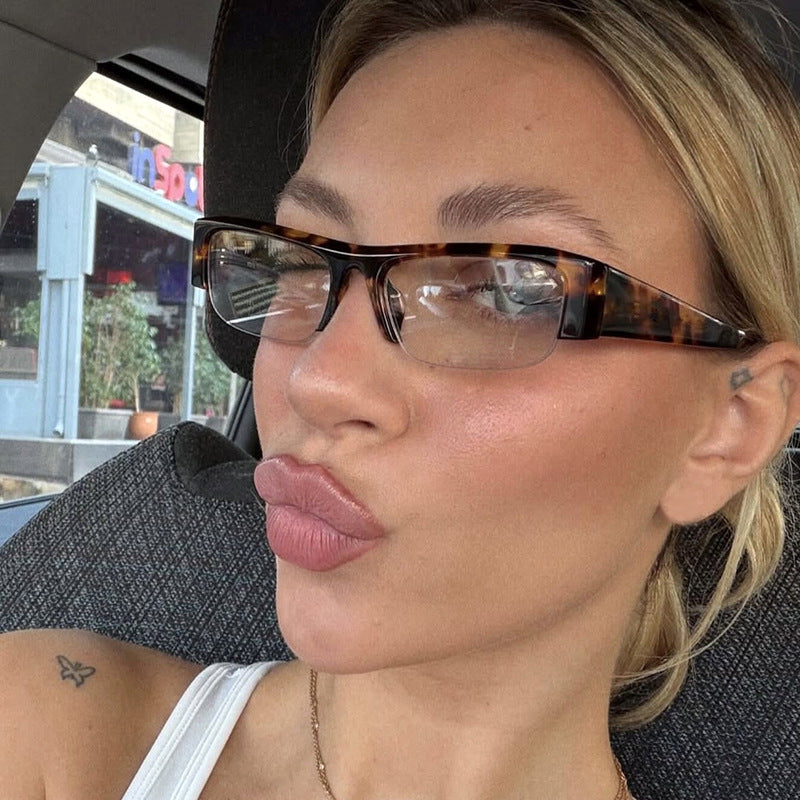 Damen Sonnenbrille im urbanen Stil mit breitem Rahmen und schützendem UV-Filter Brehn
