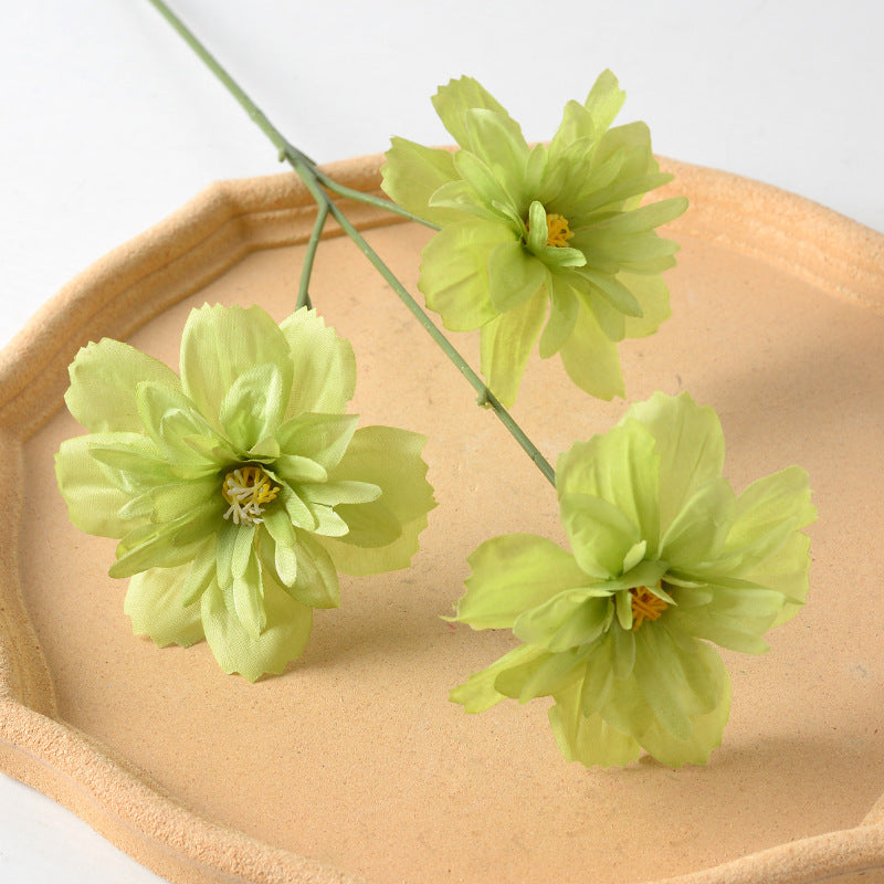 Dekorative Stoffblumenstielanordnung