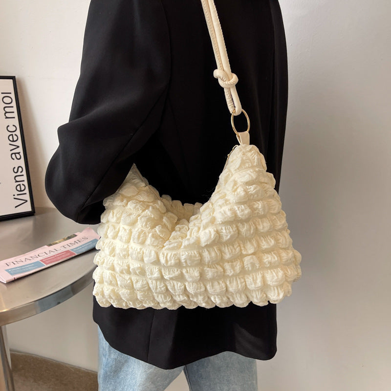 Texturierte gehäkelte Handtasche
