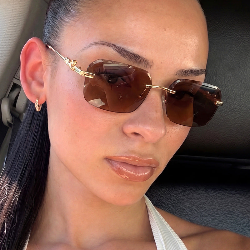 Damen modische quadratische Sonnenbrille mit elegantem Goldrahmen und schützendem UV-Filter Brehn