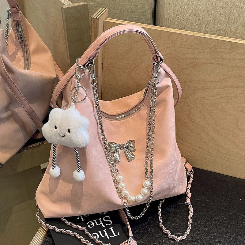 Modische Handtasche mit Einzigartigem Anhänger und Kettenakzenten Brehn
