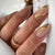 Elegantes Press-On Nagelset mit dekorativem goldenen Streifenmuster Brehn