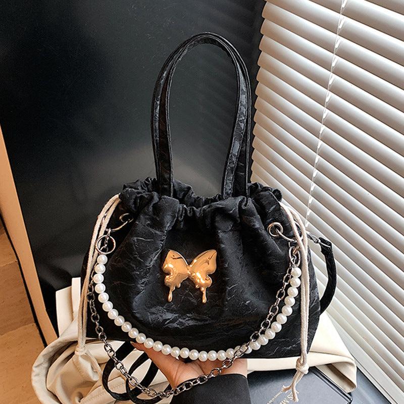 Elegante Mini-Handtasche mit Perlenakzenten und Kordelzug