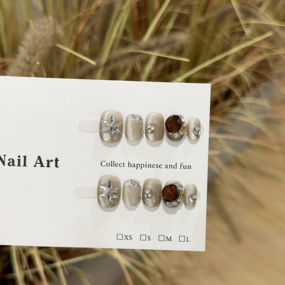 Dekorative Strass Press-On Nagelkunst