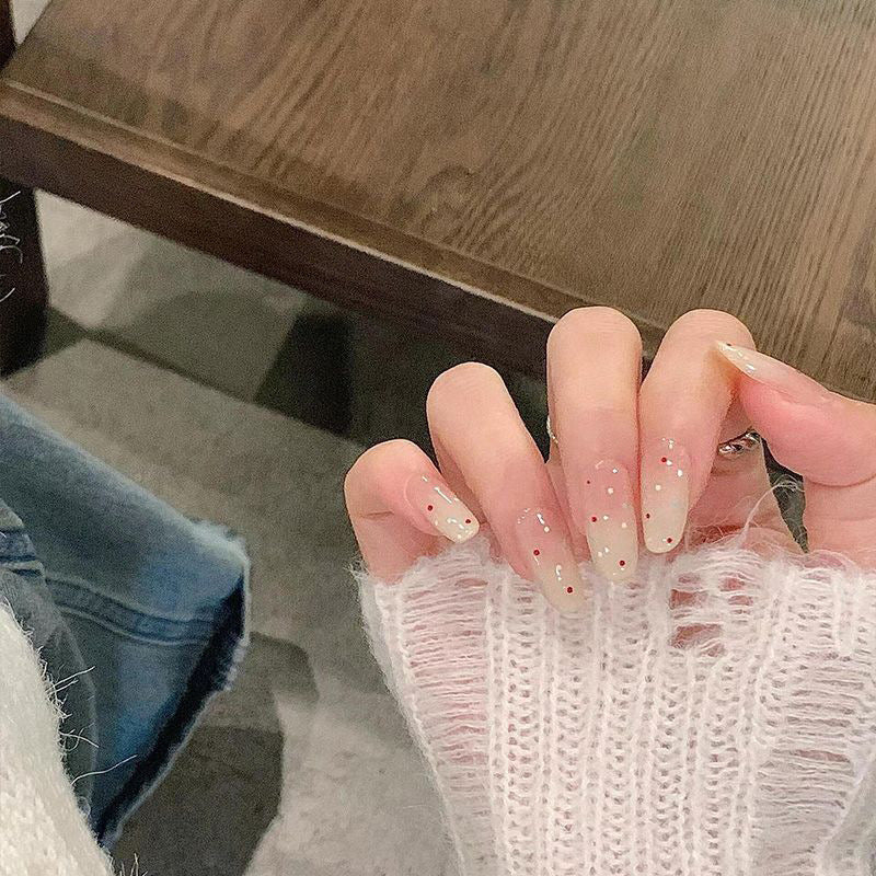 Elegantes Press-On-Nageldesign mit Strassakzenten Brehn