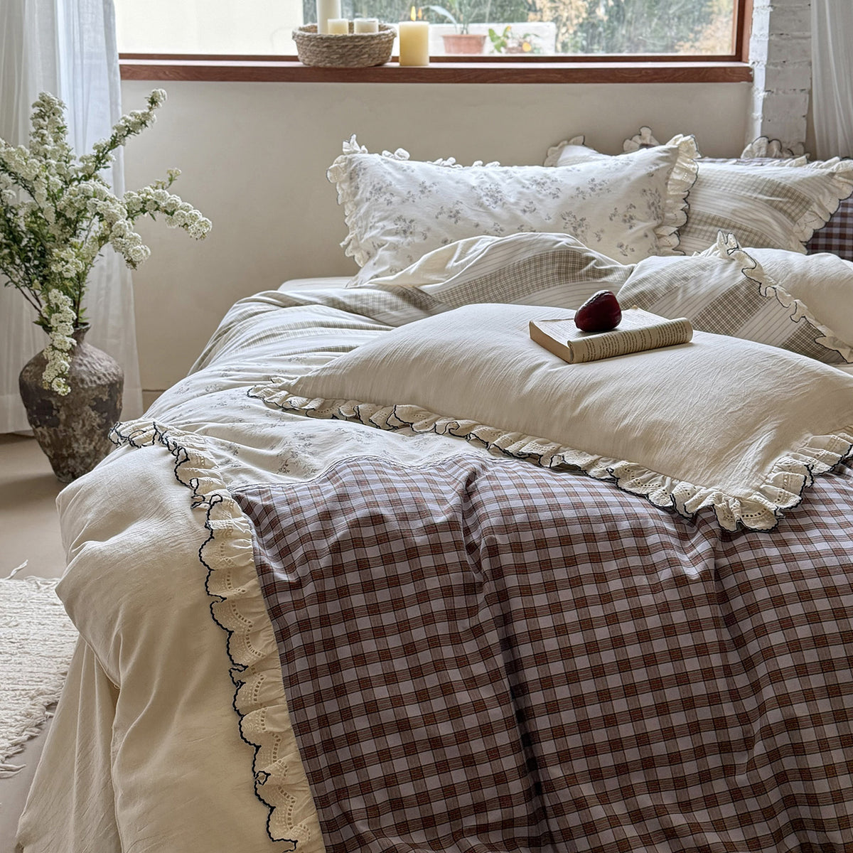 Rüschenaus Spitze-Trim Floral & Streifen Bettbezug Set mit Kissenbezügen