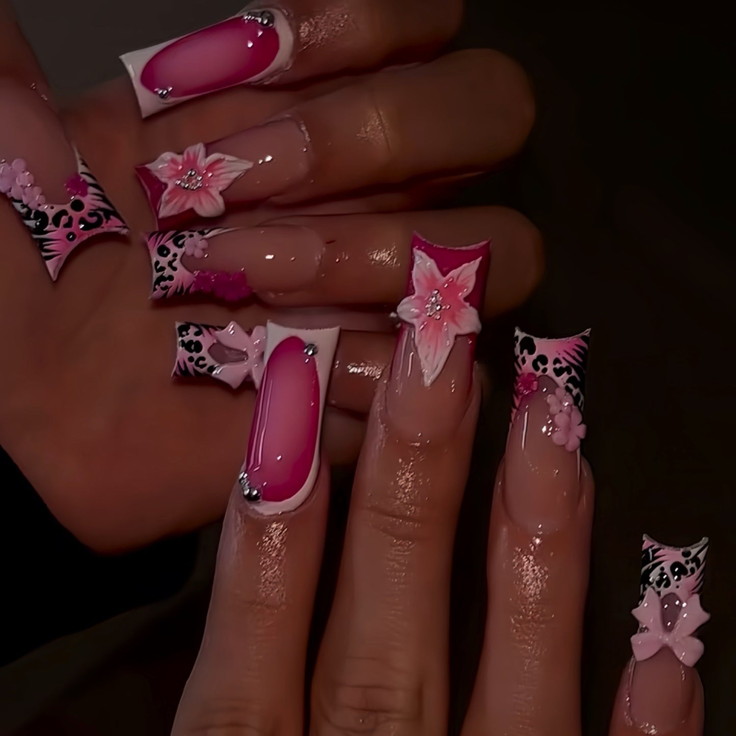 Dekorative Blumen-Nagelkunstverlängerungen Brehn