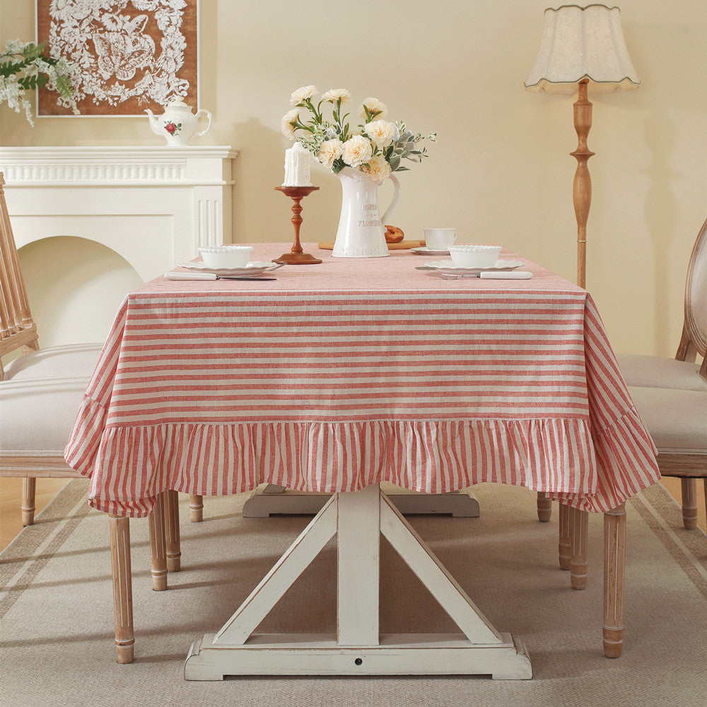 Flirty gestreifte Tischdecke mit Rüschensaum
