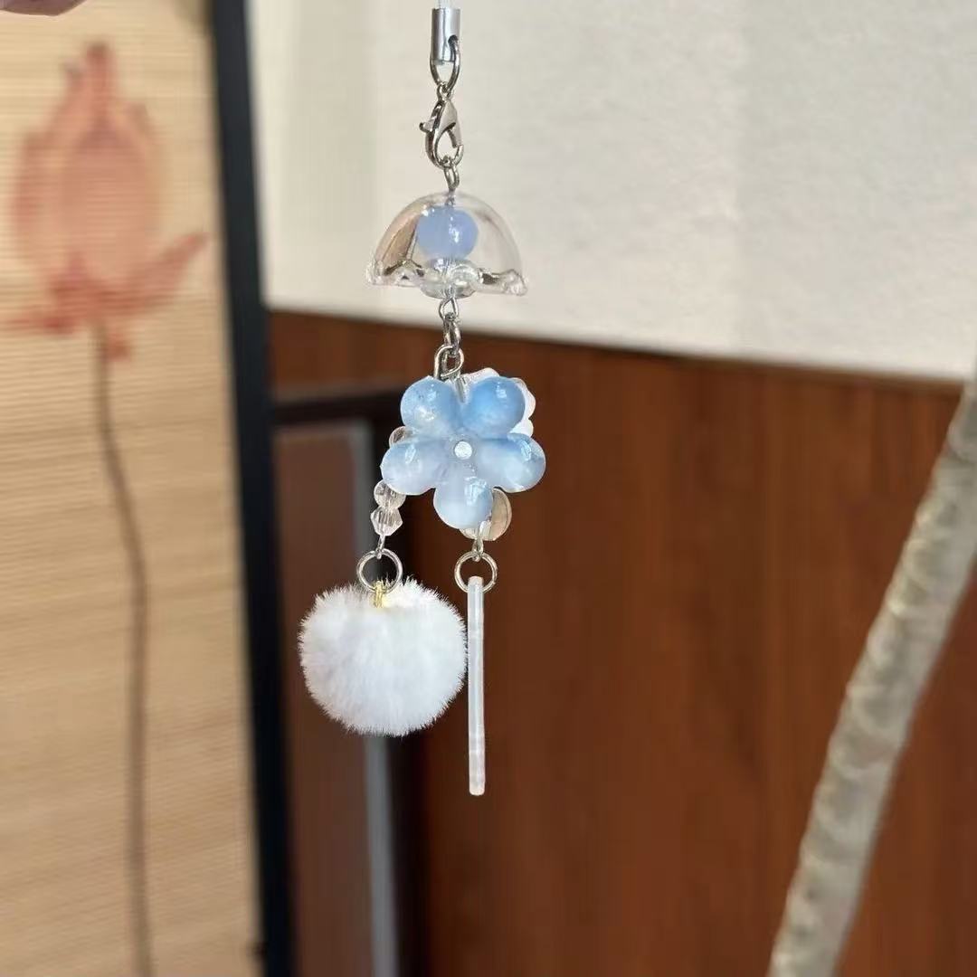 Dekorativer Blumen- und Pom Pom Charm Schlüsselanhänger Brehn