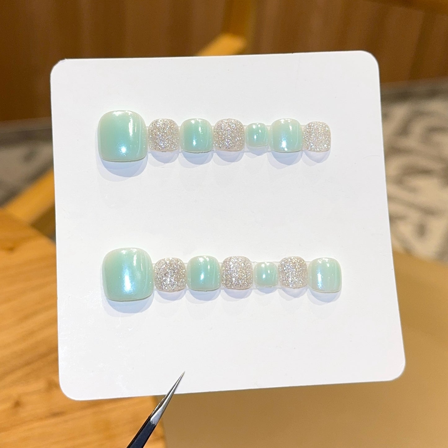 Kunstnagelset mit Glitzer- und Pastellakzent Brehn