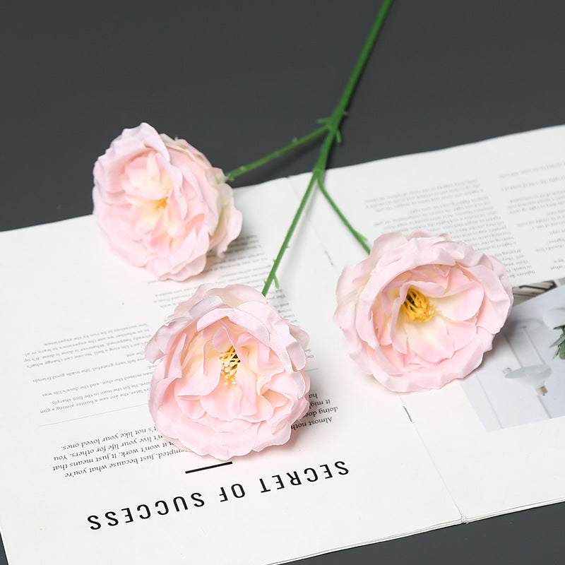 Elegante Seidenblume mit Stiel für die Wohnkultur dekorieren