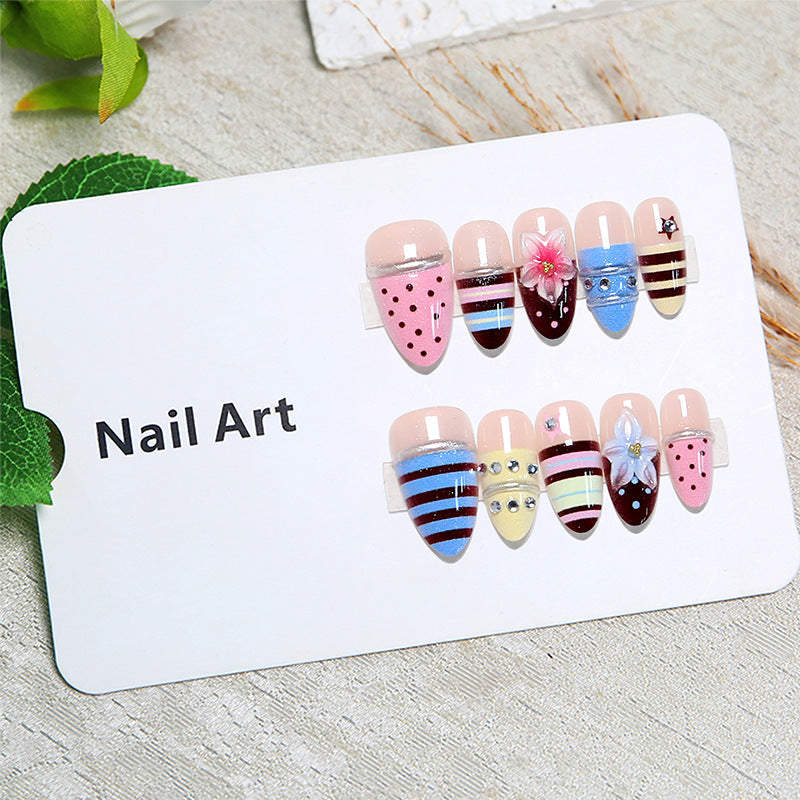 Kunstnagelset mit floralen und geometrischen Designs Brehn