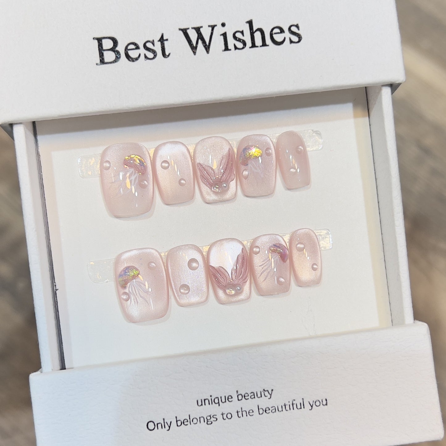 Elegantes Press-On-Nagelkunst-Set mit 3D-Flourish-Design Brehn