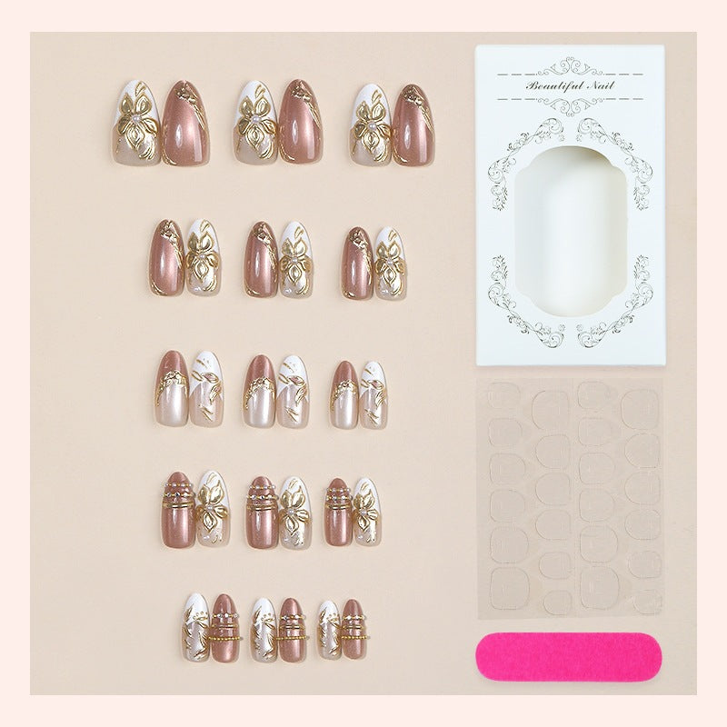 Designer Kunstnagelset mit floralen Akzenten und glitzernden Details Brehn