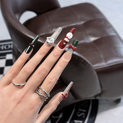 Festliches Nagelkunst-Set zum Aufkleben mit charmanten Feiertagsdesigns Brehn