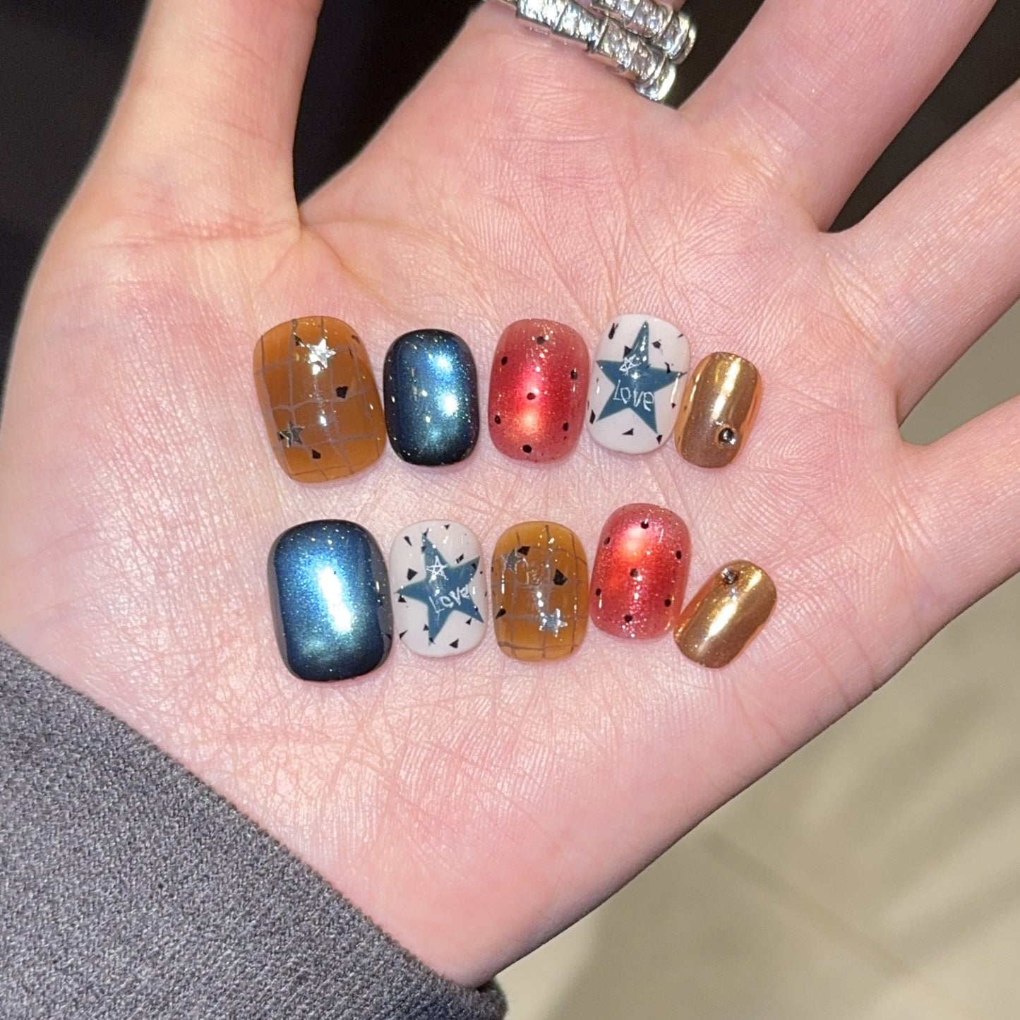 Kunstnägel mit Funkelndem Sternendesign Brehn