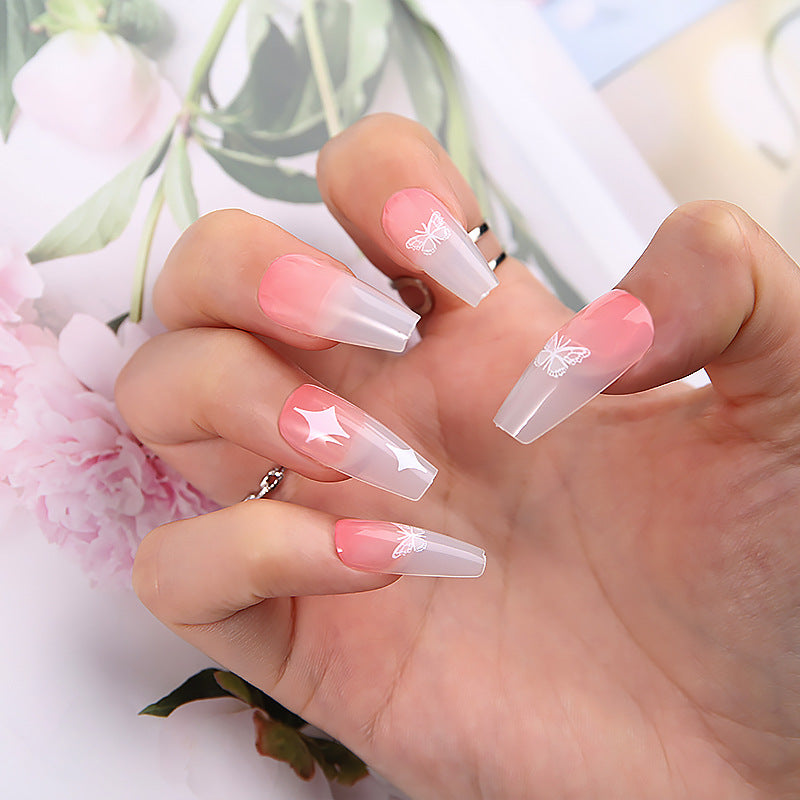Kunstnagelset mit einzigartigen Mustern Brehn