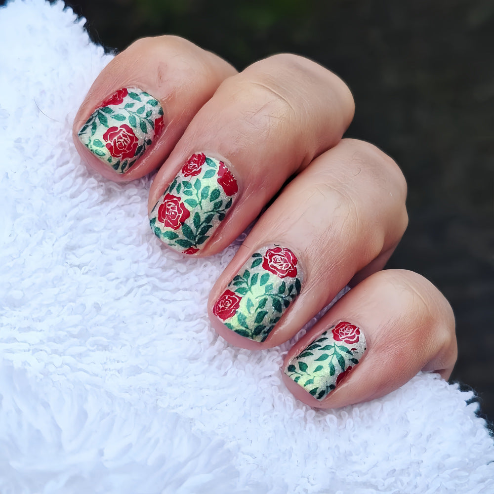 Kunstnägel mit romantischem Rosen-Muster Brehn