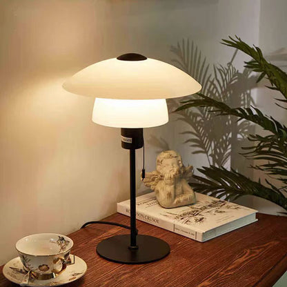 Schlanke moderne Tischlampe