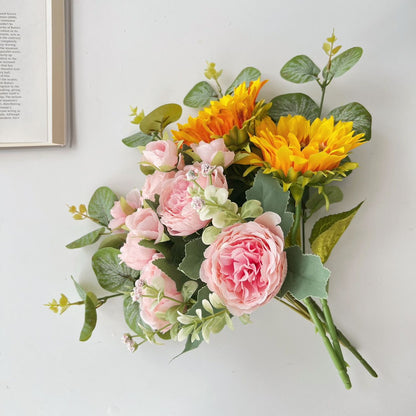 Lebensechte Blumenarrangements