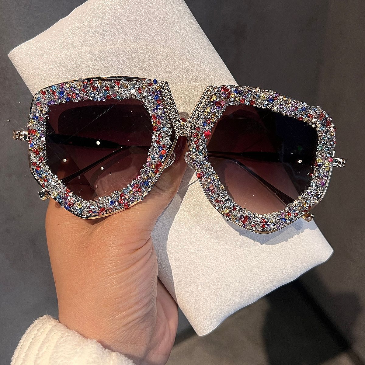 Damen luxuriöse Sonnenbrille mit glamourösem Strassrahmen Brehn