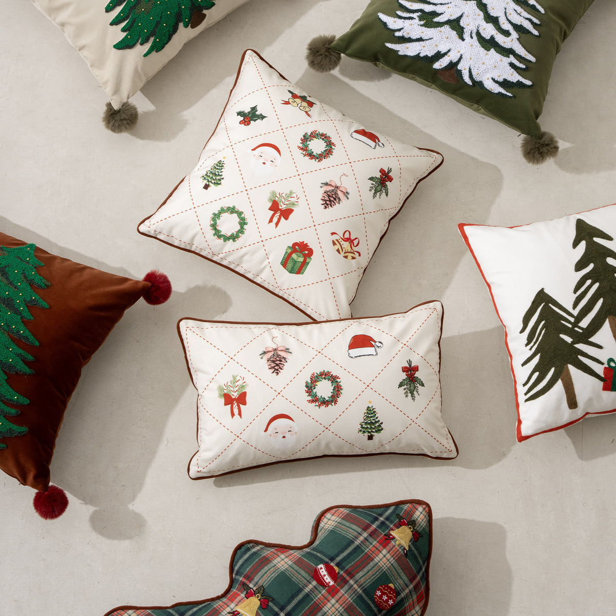 Rechteckiger dekorativer Kissenbezug mit weihnachtlichen Stickmotiven und Paspelierung Brehn