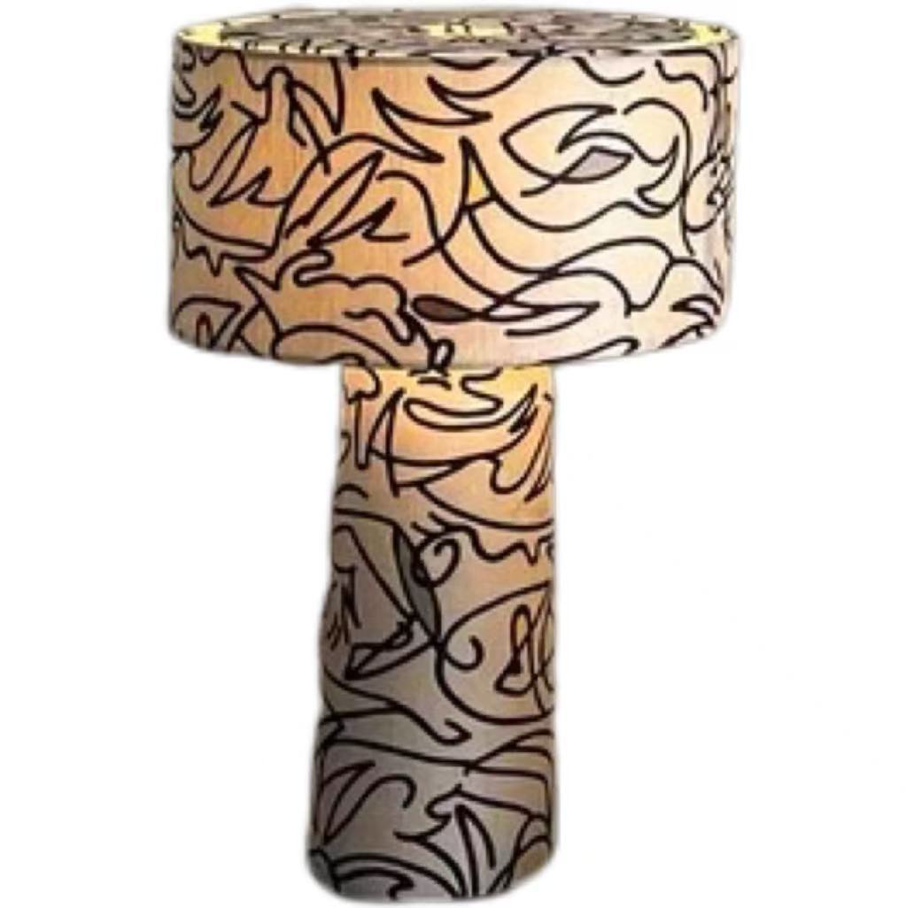 Künstlerische Tischlampe