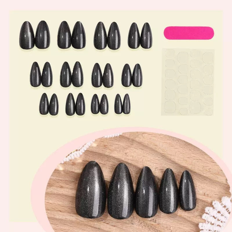 Nagelkunstset mit elegantem spitzem Design und Hochglanz-Finish Brehn