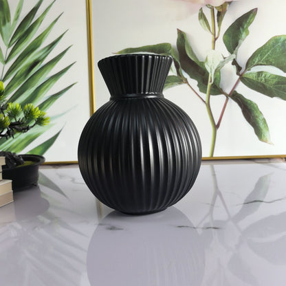 Elegante gerippte Keramikvase Brehn
