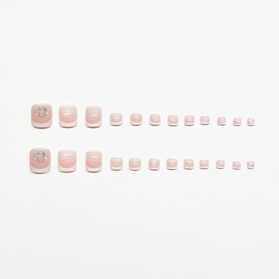 Kunstnagelset mit verspieltem Herzdesign Brehn