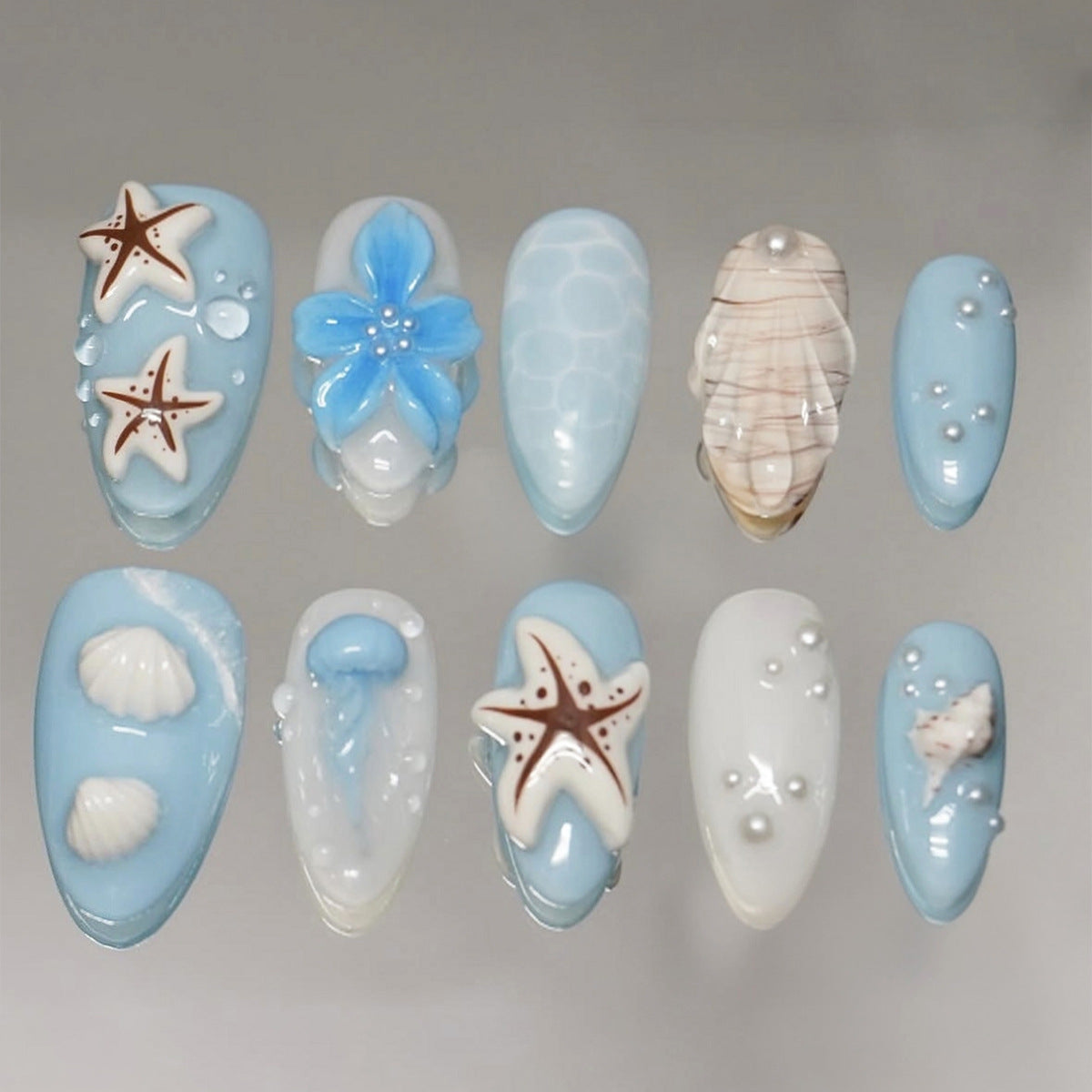 Künstlerisches Nagelset mit maritimem Design Brehn