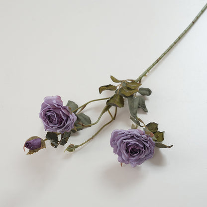 Realistische Blumenstammdekoration