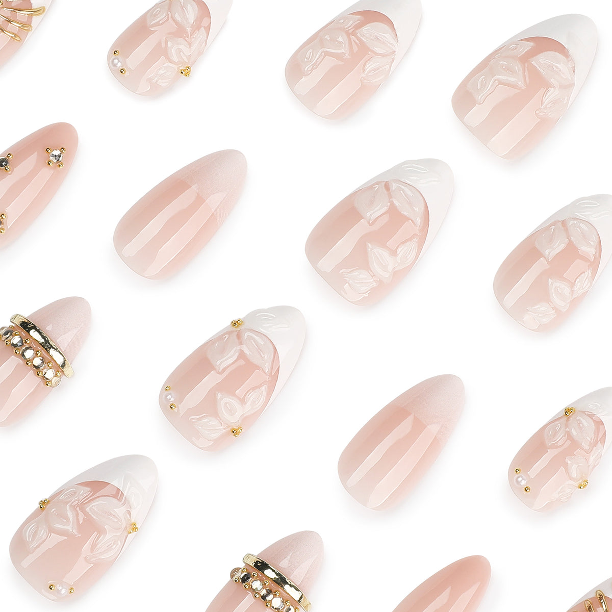 Kunstvolle Nagelkunst mit floralen und strassverzierten Akzenten Brehn